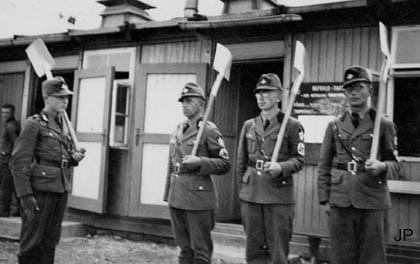 WW2 German RAD members in dress uniforms