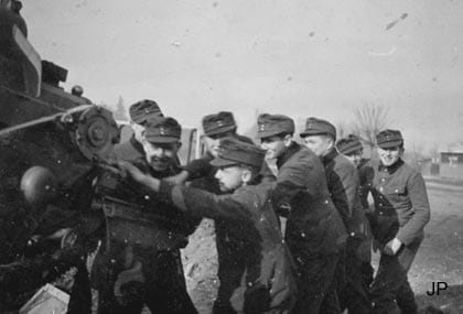 RAD members firing 88mm Flak gun