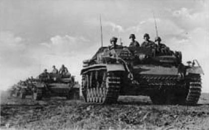 WW2 German Sturmgeschütz advance on the Eastern Front
